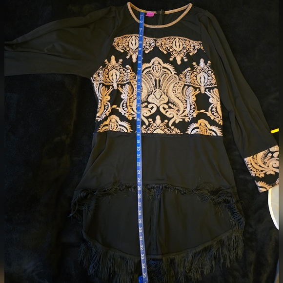 Save The Queen! Elegant Black and Gold Sequin Dress - Picture 5 of 8